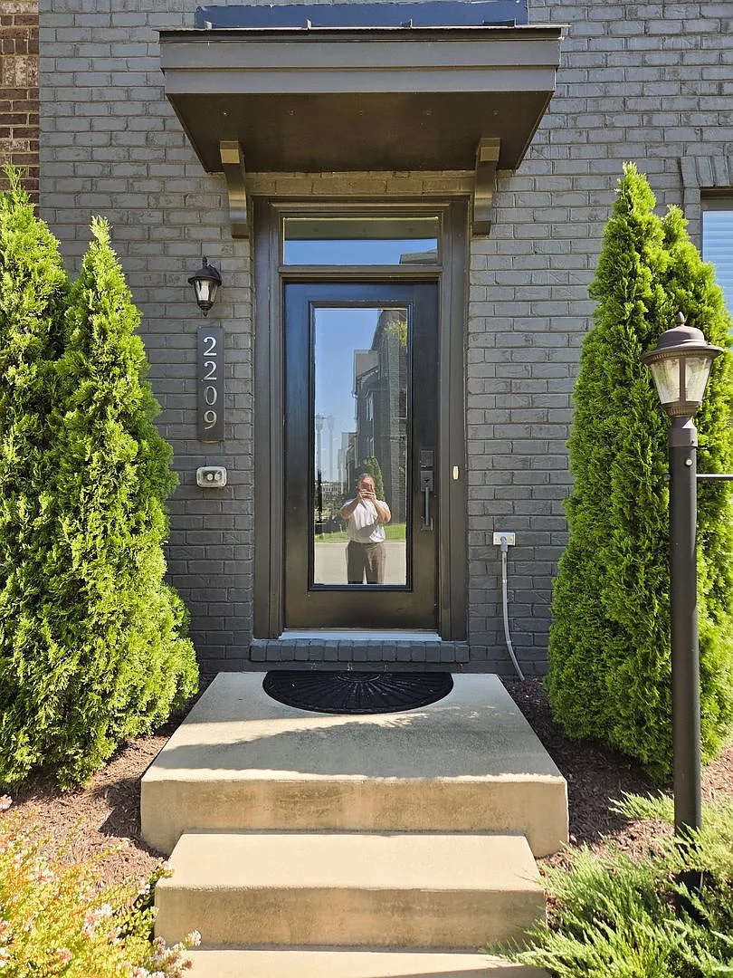 3 Story Townhome off of Charter Colony and 288 in Midlothian — Photo 2