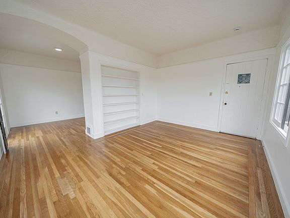 3rd image of 970 Vermont St APT 2