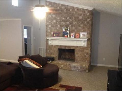 5th image of 923 Park Meadow Dr