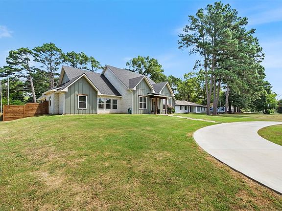 3rd image of 1008 Riveria Dr