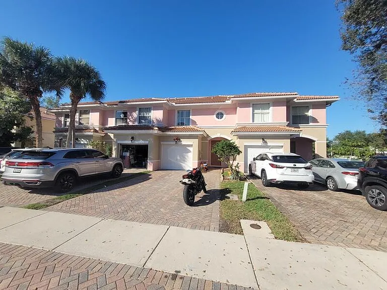 303 Seminole Palms Dr — Photo 4