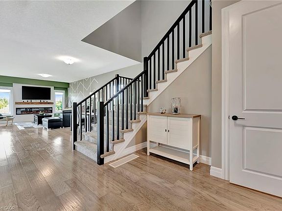5th image of 32 Faith St #6