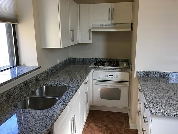 3rd image of 7734 N Paulina St #2