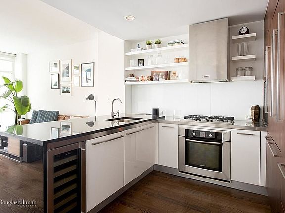 3rd image of 133 W 22nd St APT 5C