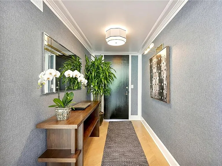 2575 Peachtree Rd NE #7G — Photo 2