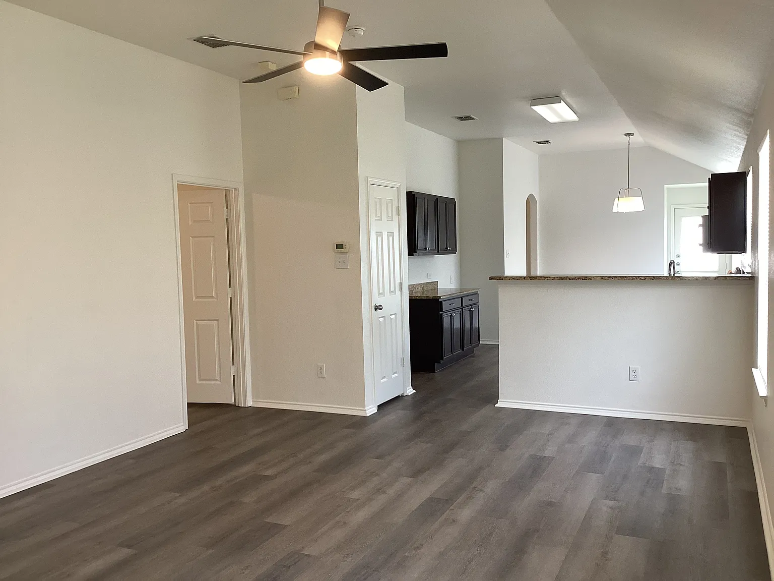 4 bed, 1560 sqft, $2,100 — Photo 3