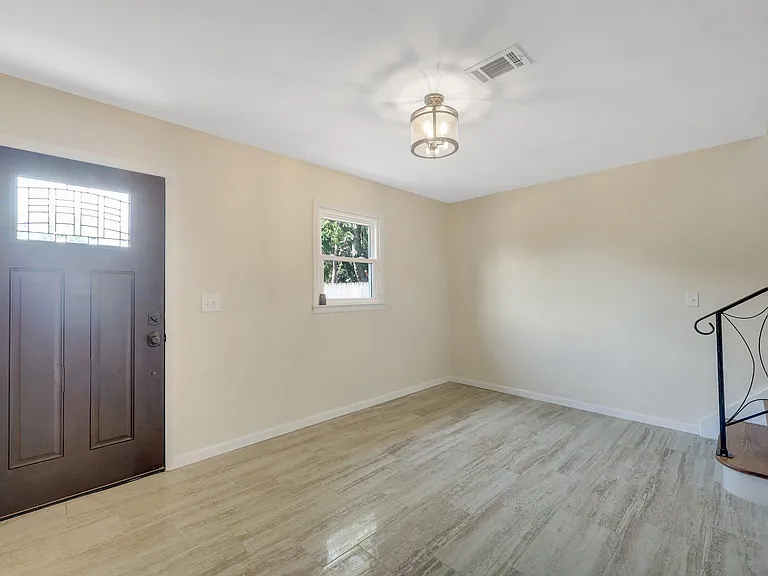 192 Maywood Ave — Photo 3