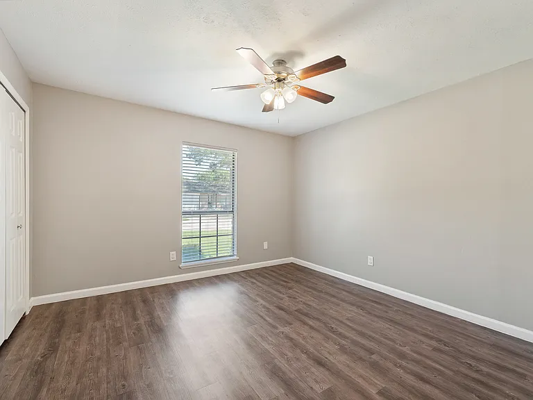 17615 Autumn Hills Dr — Photo 17