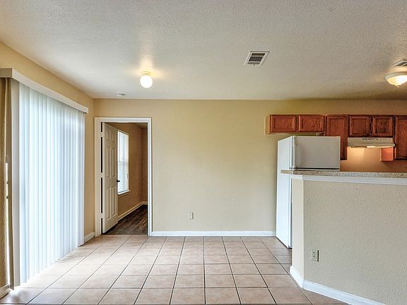 3rd image of 418 Lexington Dr #F7823828e
