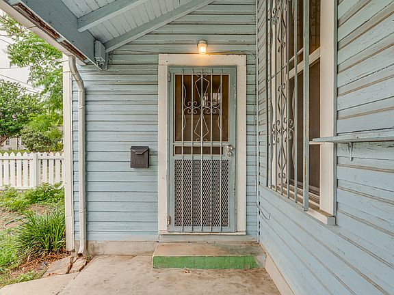 3rd image of 219 Rockwood Ct
