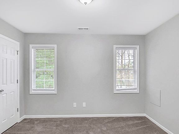 2nd image of 403 Pine Forest Trl