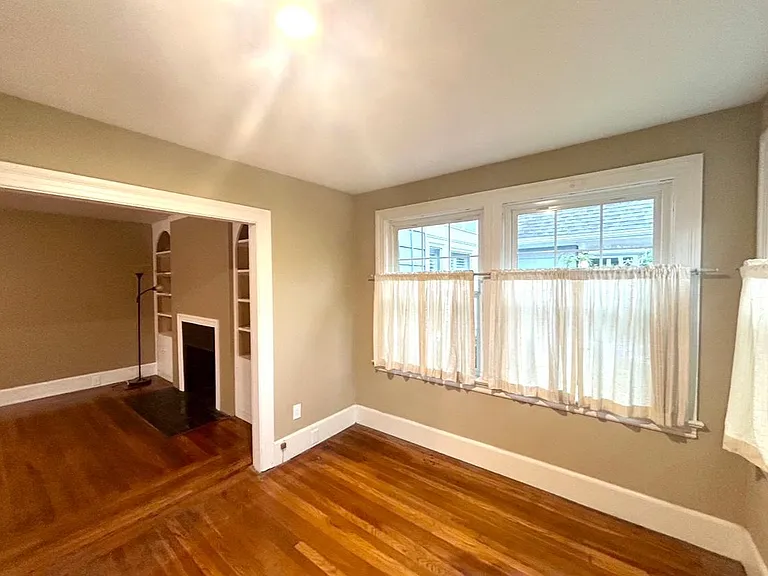 555 Lloyd Ave — Photo 3