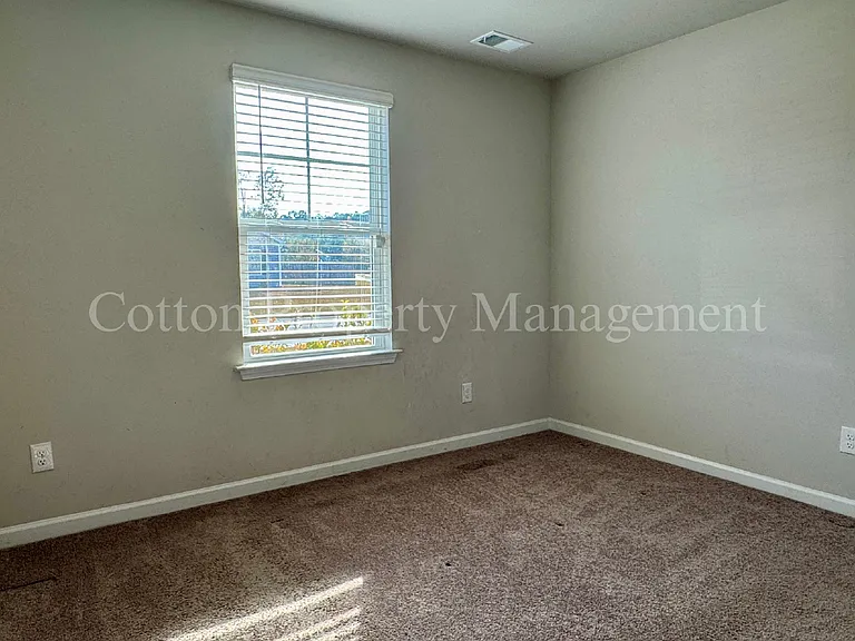 1114 Forest Glen Dr NE — Photo 9