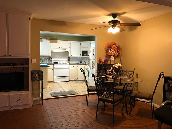 3rd image of 325 Shoreline Dr