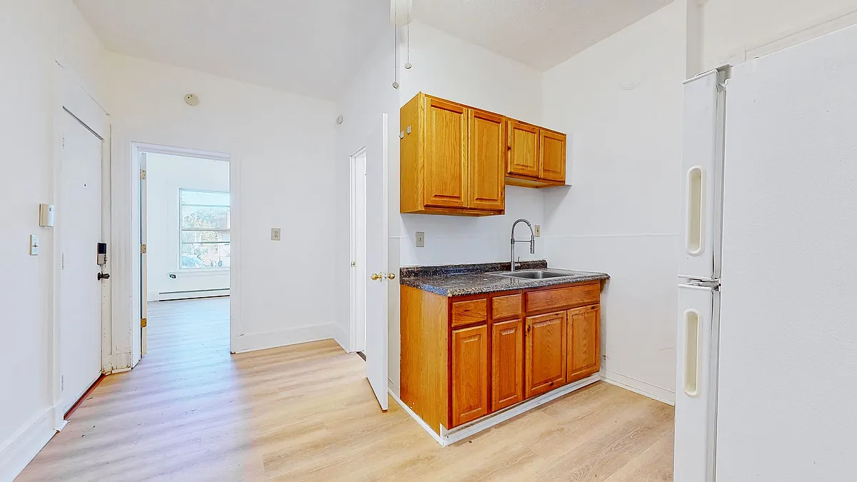 Building Photo - 382-384 Crown St #1