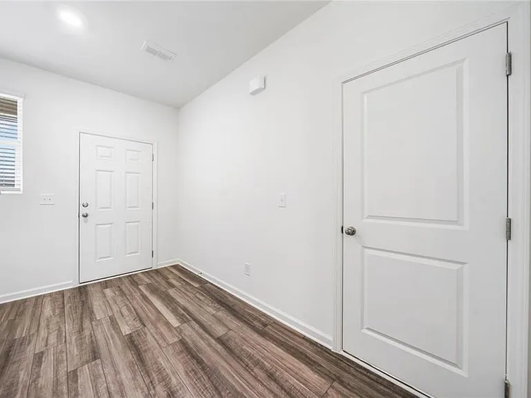 602 Jervis Way — Photo 4