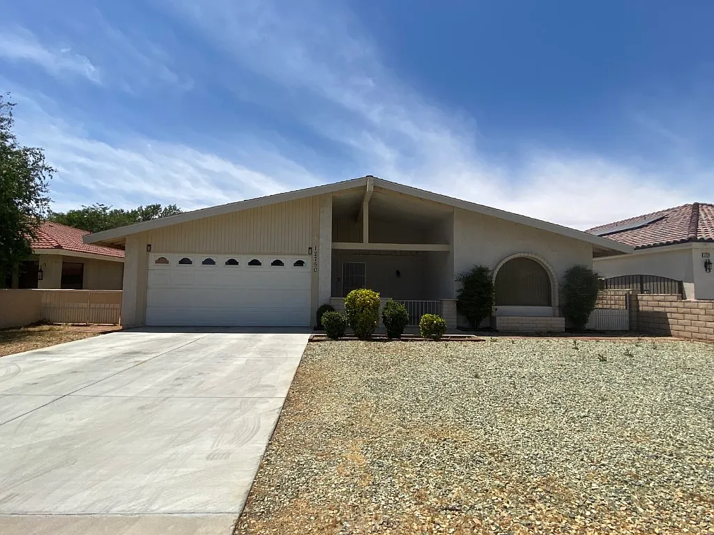 2 bed, 1166 sqft, $2,000 — Photo 1