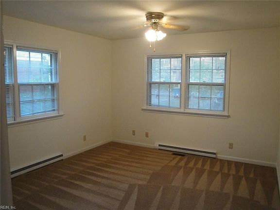 5th image of 2201 Oak St #B
