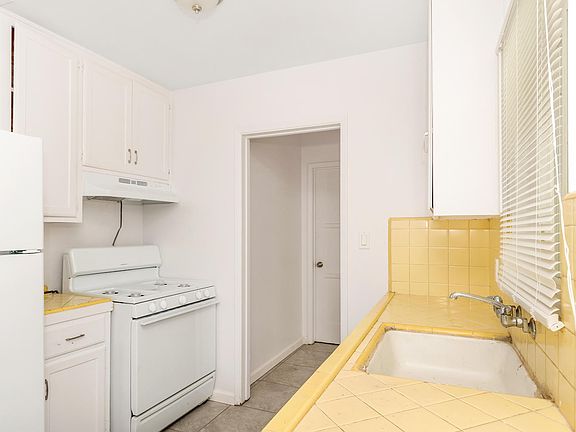 2nd image of 464 3rd Ave