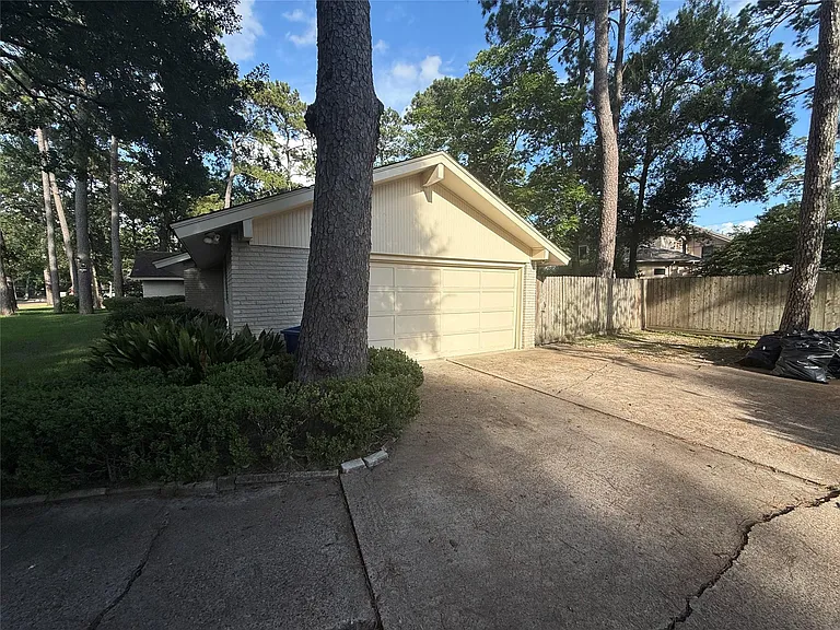 11915 Steppingstone Ln — Photo 6