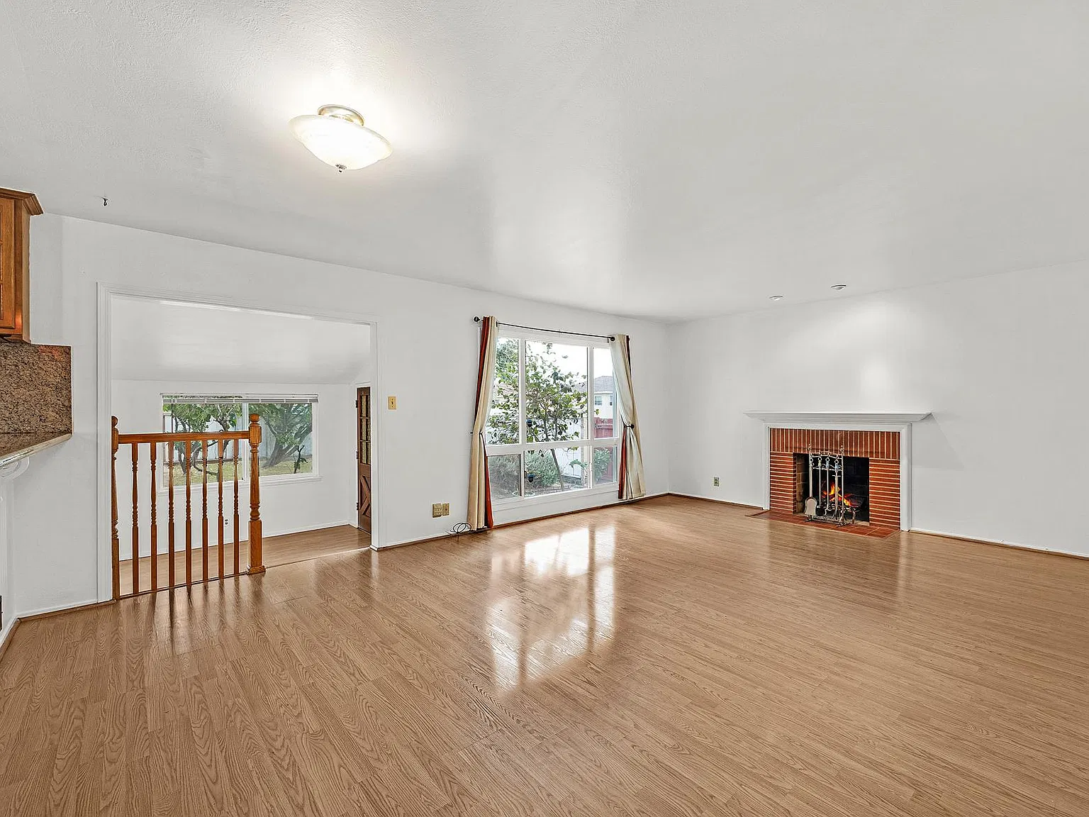 3 bed, 1.5 bath, 1352 sqft, $3,500 — Photo 4
