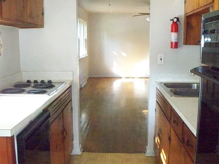 108 Stratford Ct — Photo 4