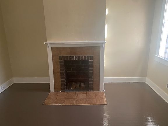 Living room. Fire place is decorative only.