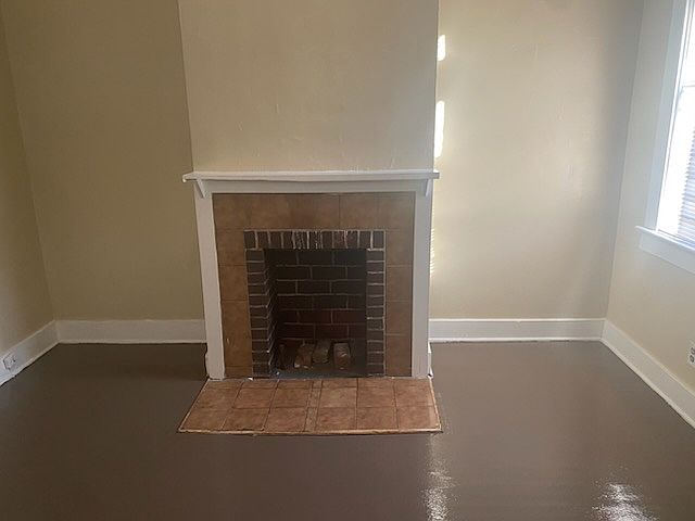 Living room. Fire place is decorative only.