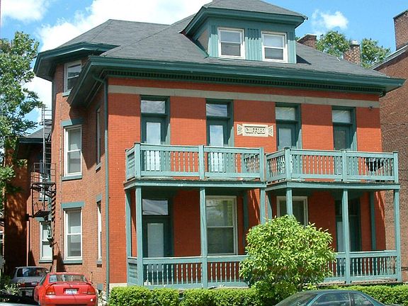 Classic 1900 Victorian. Double glazed windows - extra quiet.