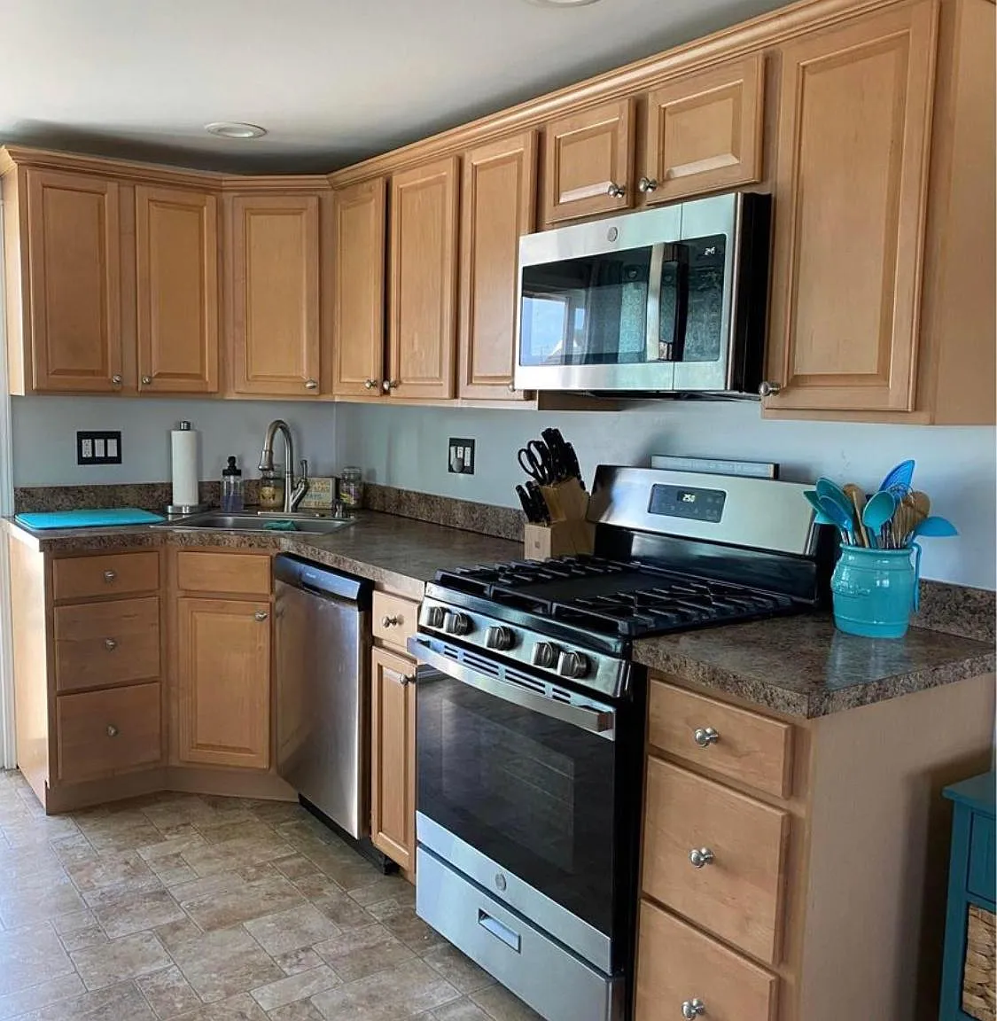 3 bed, 924 sqft, $2,400 — Photo 1
