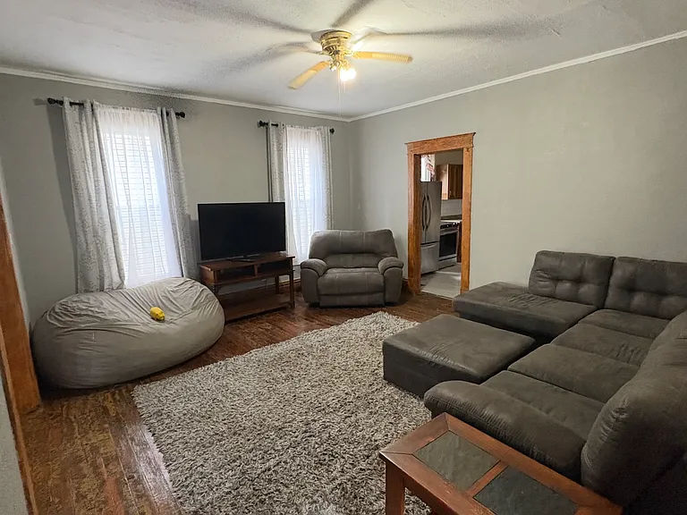 1137 Roosevelt Ave — Photo 4