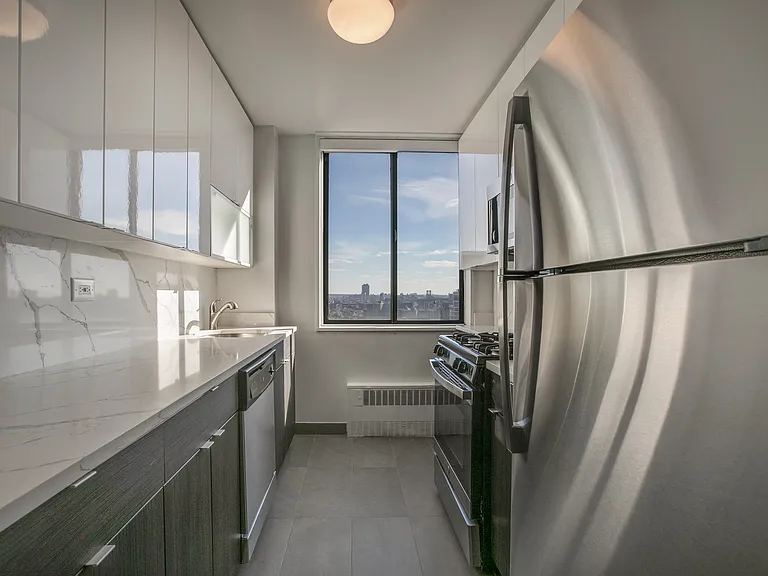 300 Mercer St #21D — Photo 3