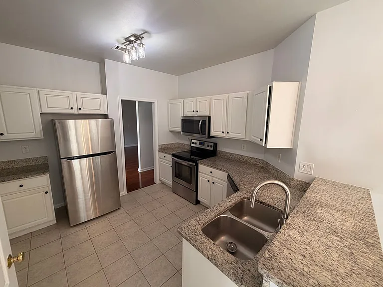 5105 Yellow Pine Dr — Photo 6