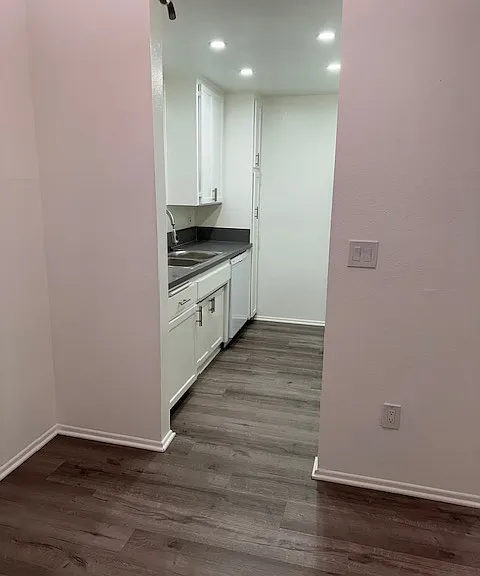 Brentwood Apartments — Photo 4