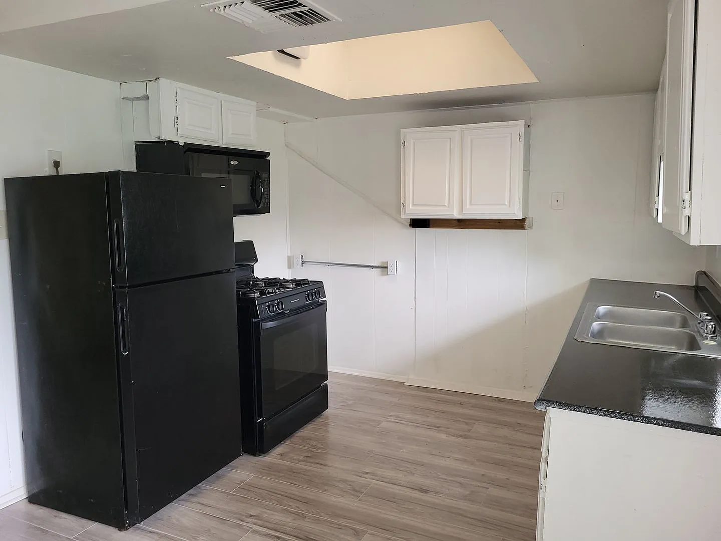 1, 2 and 3 Bedroom units ready for move-in — Photo 3