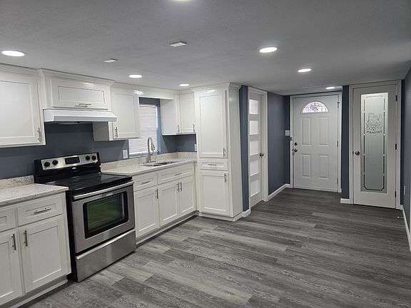 3rd image of 222 S San Pedro St