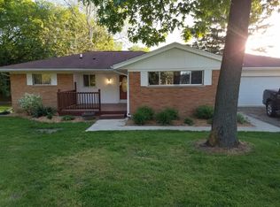 8960 Peer Rd, South Lyon, MI 48178