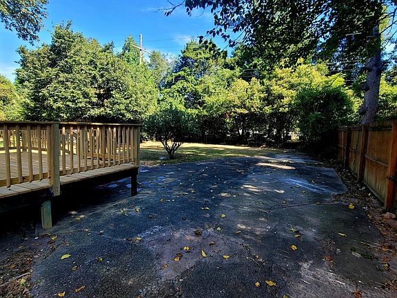5th image of 106 N Chatham Dr