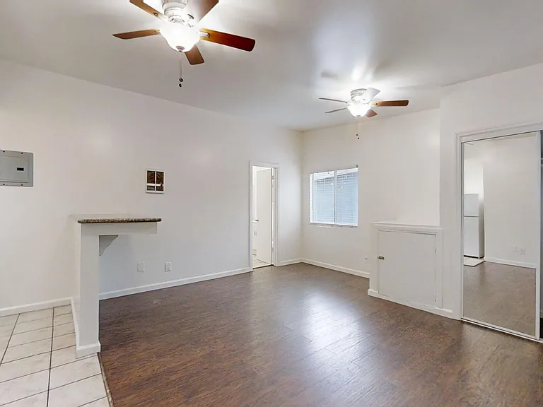 Sea Breeze Apartments — Photo 3
