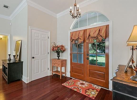 3rd image of 220 Leah Dr