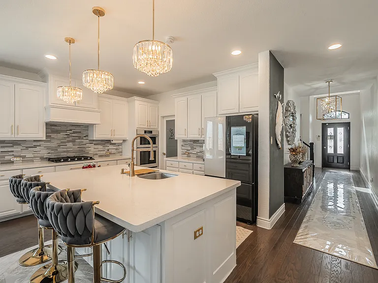 1742 Holmwood Dr — Photo 3