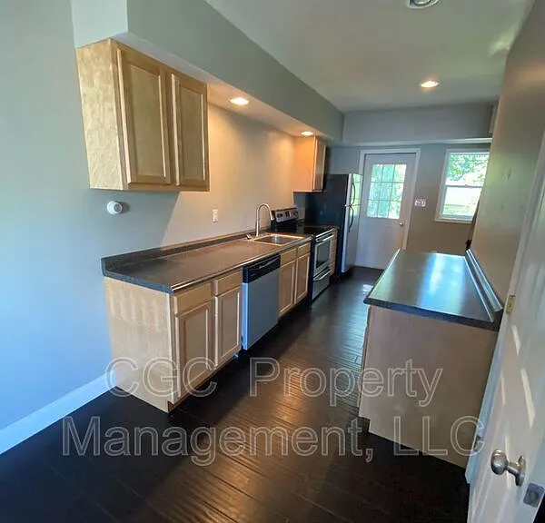 4 Salisbury St #1 — Photo 1