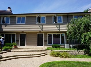 1144 Meadow Rd, Northbrook, IL 60062