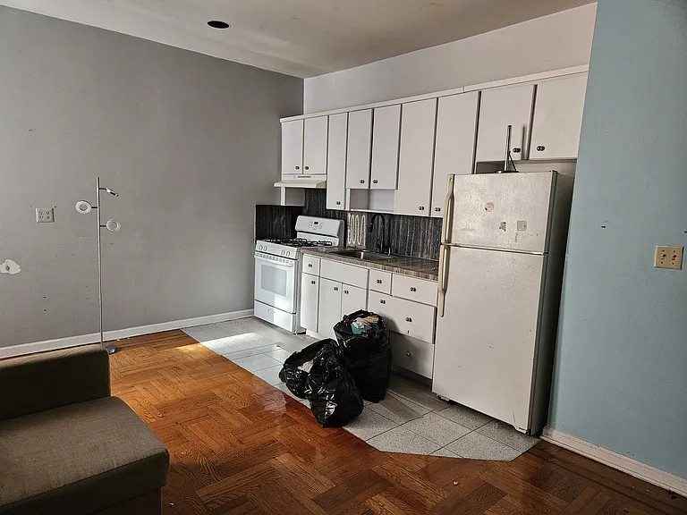 1725 Emmons Ave #D7 — Photo 9