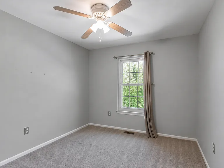 605 Shropshire Dr — Photo 6