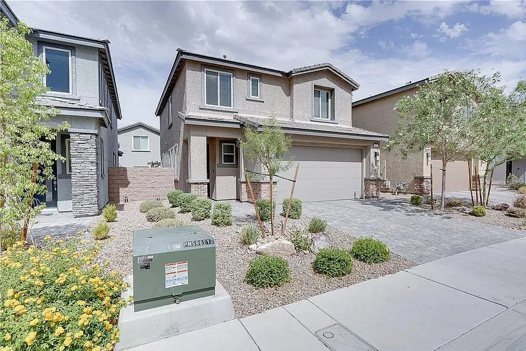 3 bed, 2.5 bath, 1696 sqft, $2,795 — Photo 2
