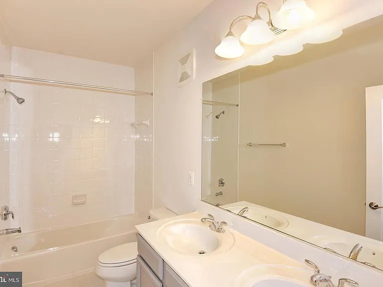 44858 Tiverton Sq — Photo 48