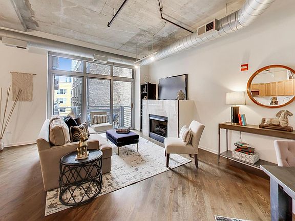 5th image of 933 W Van Buren St APT 622