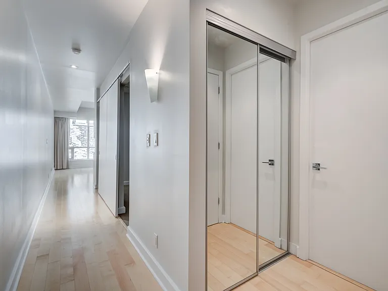 350 Wellington St W #214 — Photo 5