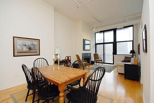3rd image of 547 S Clark St #P12